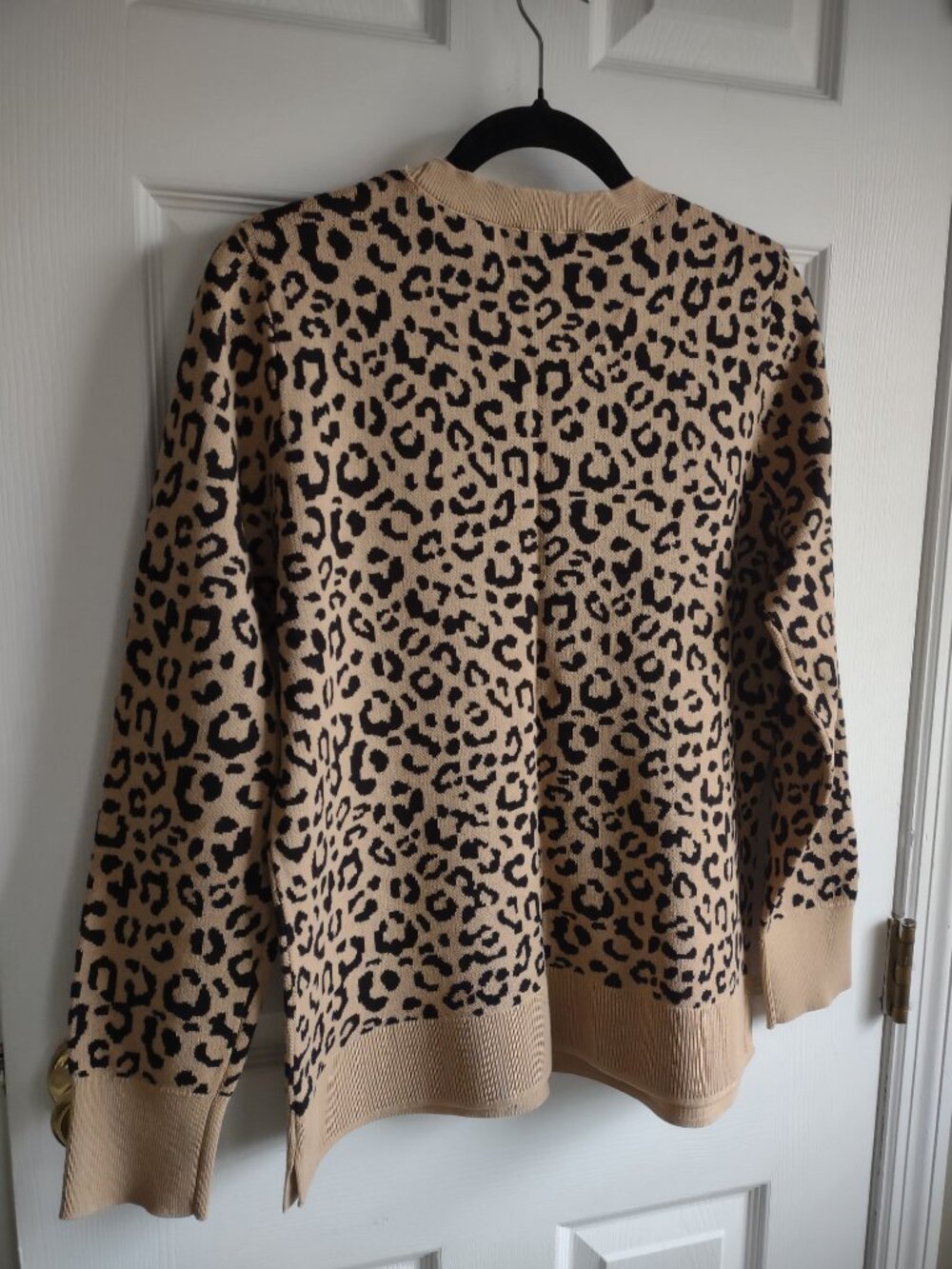 Lightweight leopard print sweater with red heart ♥️ NWT size L - Picture 4 of 6